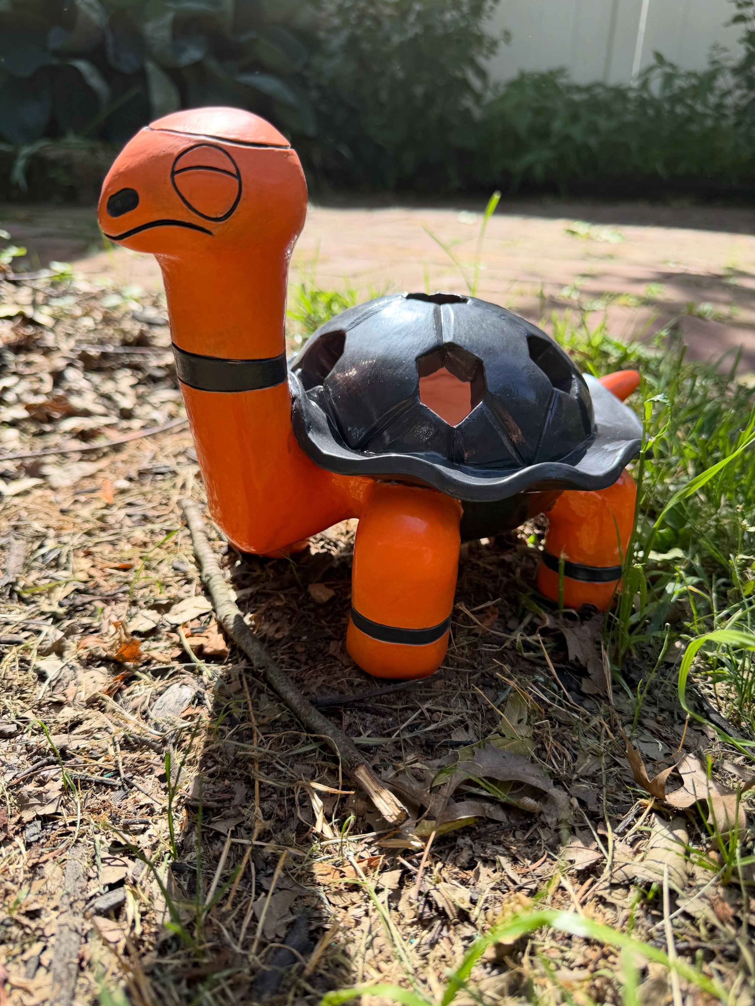 A wild Torkoal was spotted just outside the studio this morning! 

#handmadesculpture #pok&egrave;mon #pokemonscultpure #torkoal