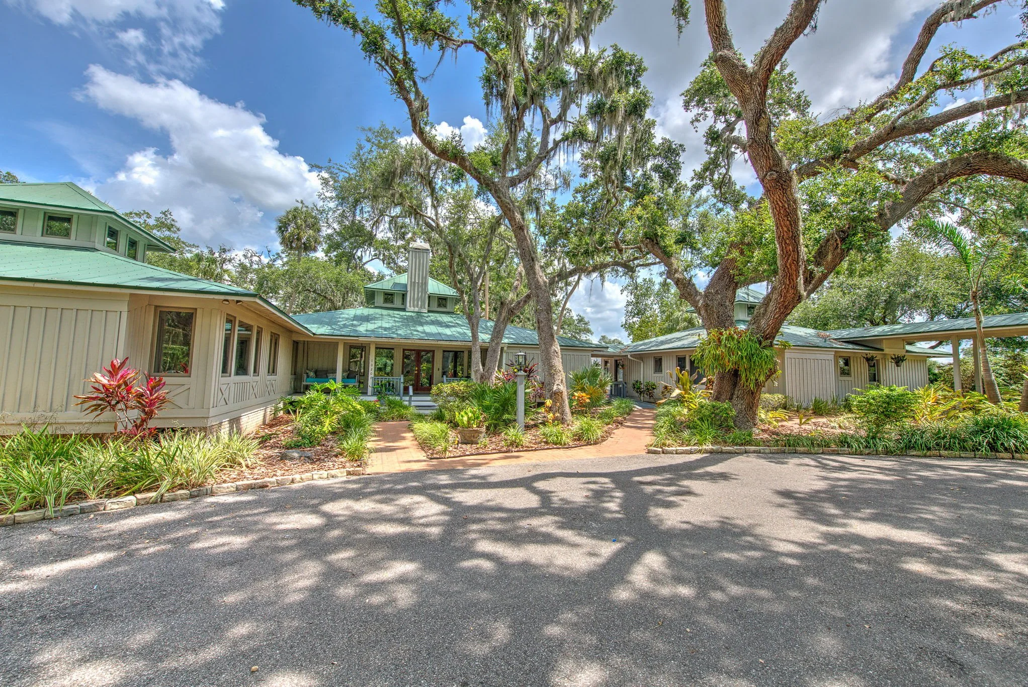 5-web-or-mls-Riverbend Retreat Entry-4.jpg