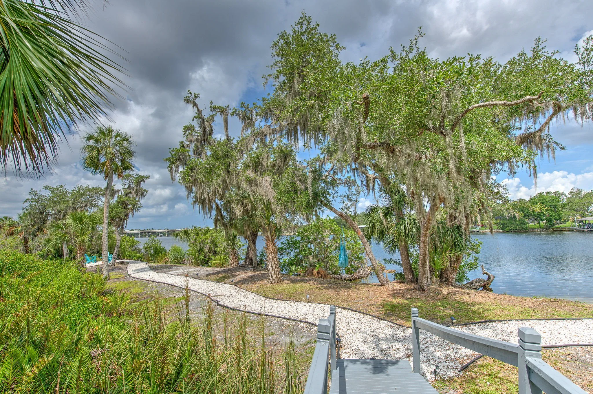 63-web-or-mls-Amenities Walkway-3.jpg