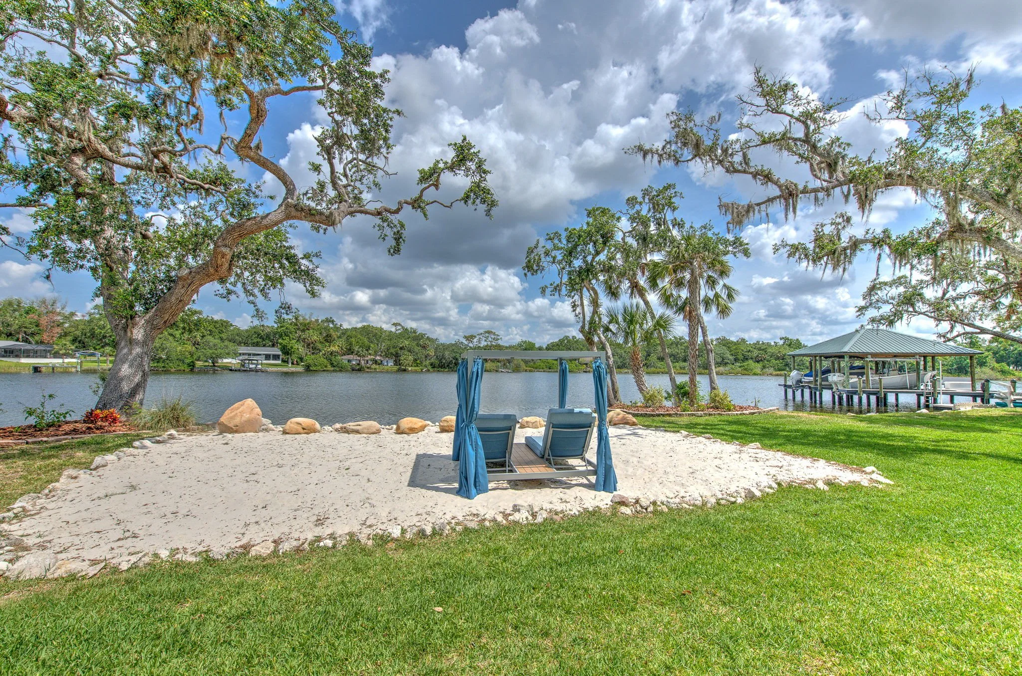 85-web-or-mls-Amenities Walkway-24.jpg