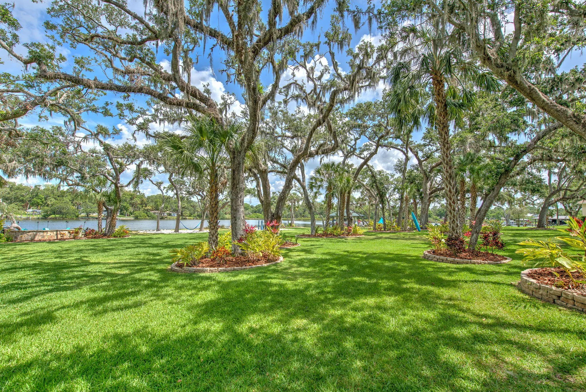55-web-or-mls-Amenitiess Patio-6.jpg