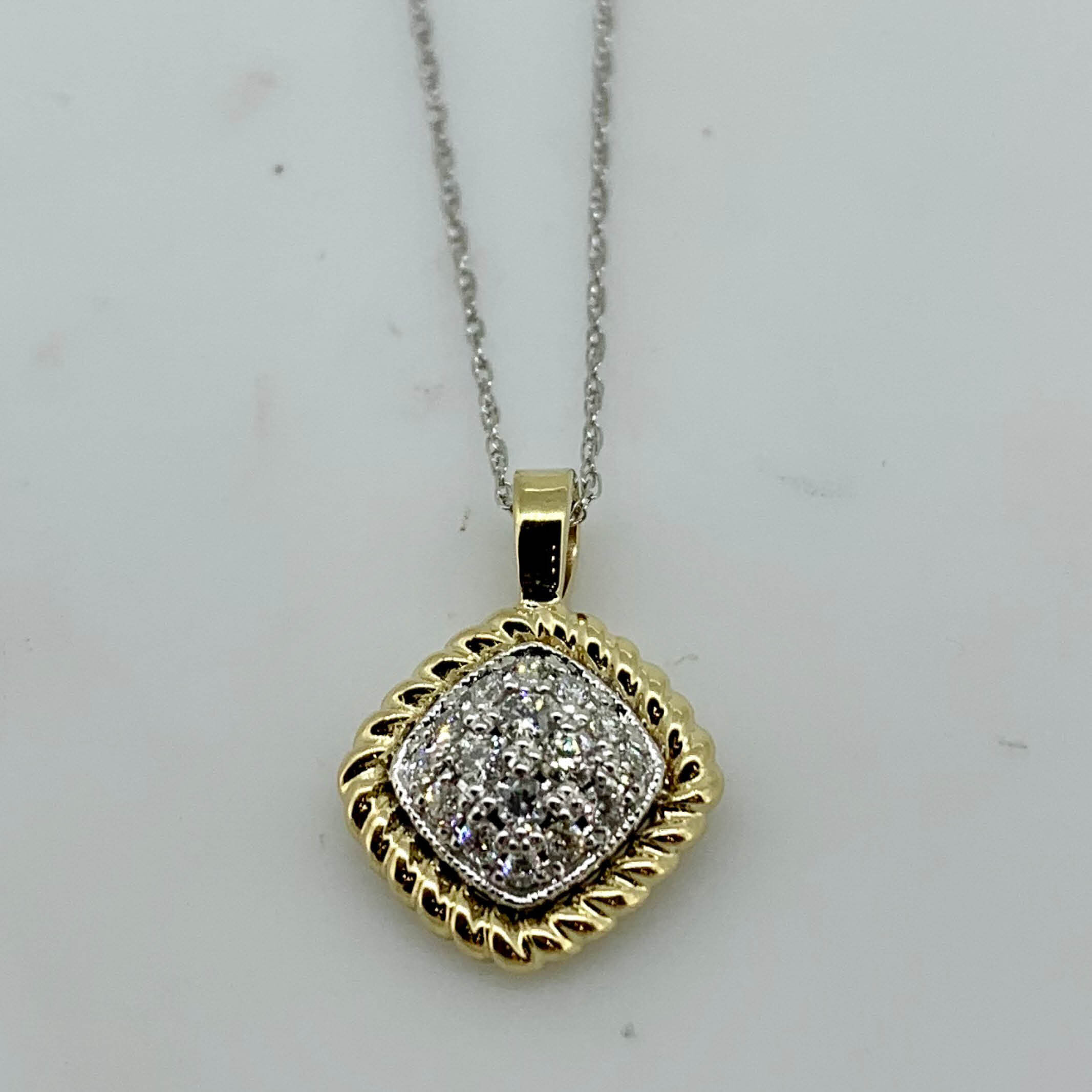 Diamond Paperclip Oval Pendant — Leonard Jewelry