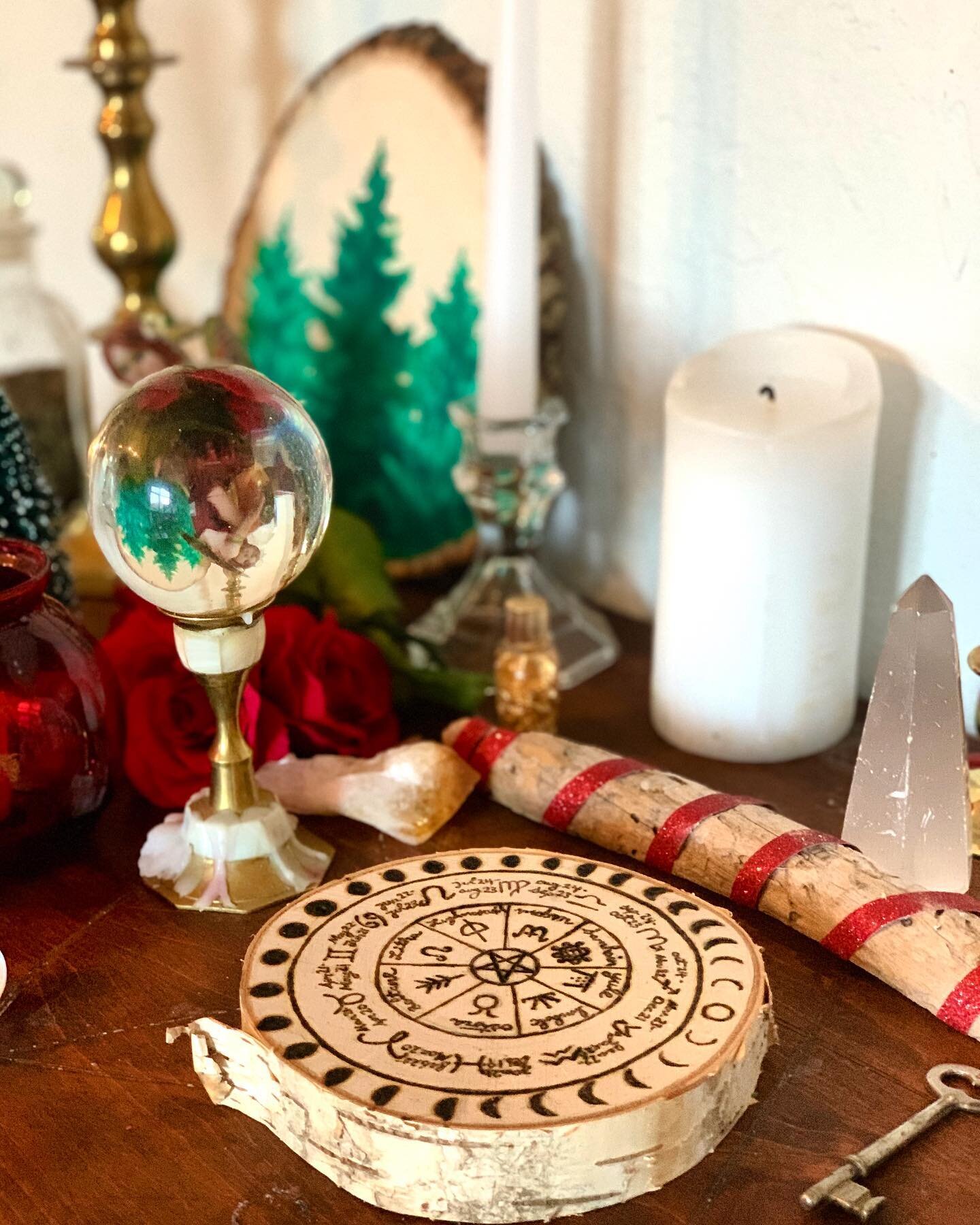 New works going up today on www.maurabennett.com/shop *link in bio* 
❄️✨❄️
Live-edge wood paintings &amp; wood burnings dropping this week, including this astrological Wheel of the Year calendar. (a hint of an evergreen painting behind)
🎄✨🎄
Only 6 