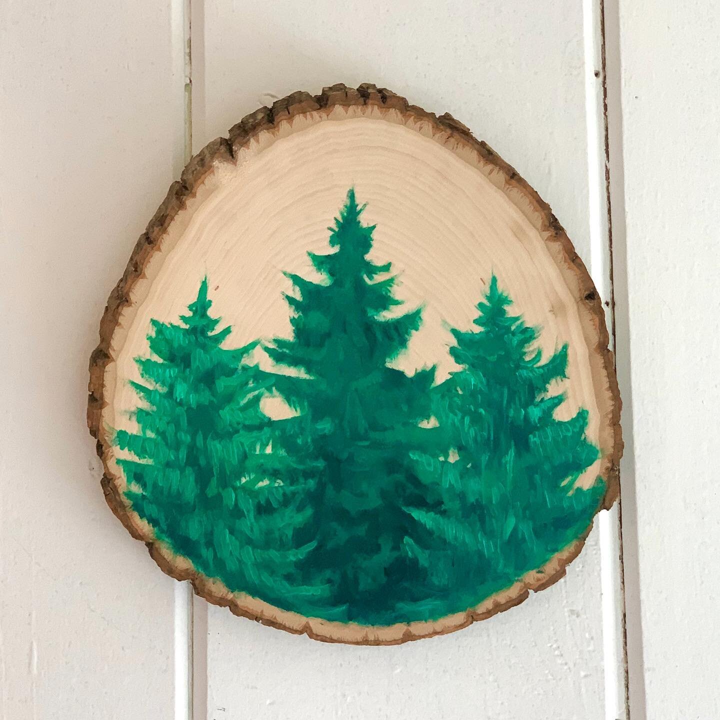 Happy small business Saturday! Support independent, local artists like me by picking up one-of-a-kind, hand-made art &amp; gifts! 
 ✨❄️✨
Use the code SHOPSMALL for 15% off everything in the store (link in bio) for Black Friday Weekend! New wood slice