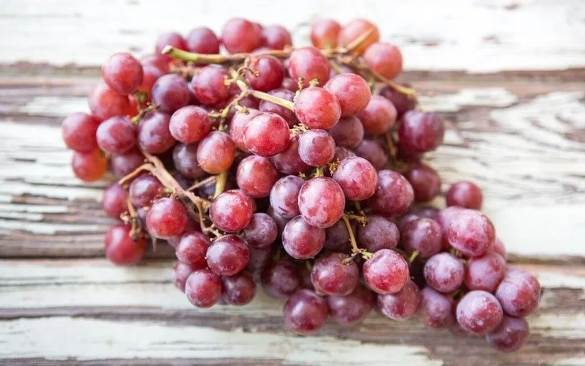 u3HUJxFS4SbSc0tOwpqg_red grapes.jpg