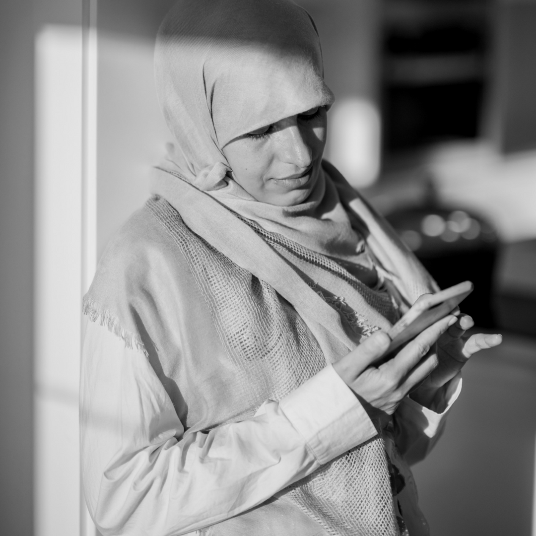 FaceWell muslim woman mobile access image.PNG