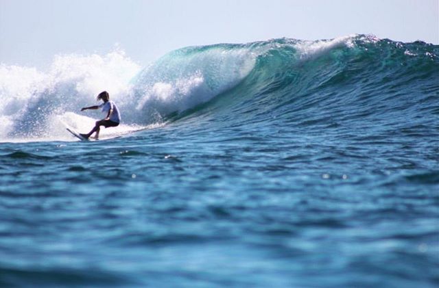 Our travel team at @ultimatefijivacations can create your trip to be as adventurous or as relaxing as you want it to be! And if you're up for an adventure, we know just when and where to be. Because believe us when we say there is nothing worse than missing out on a day like this 😎 🏄 @saaamwellllll
