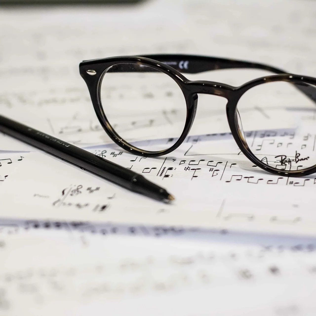 eyeglasses-1209707_1920.jpg
