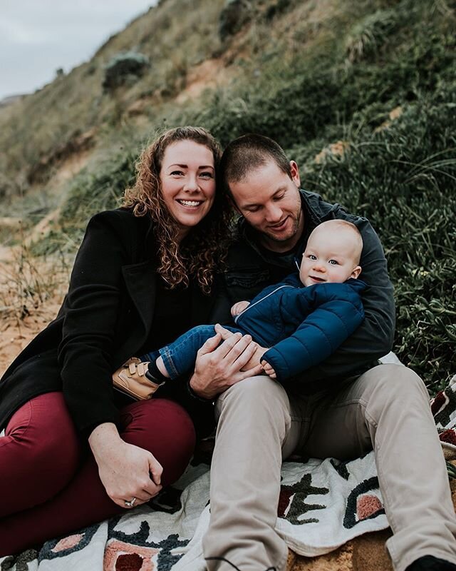 The trek back up those dreaded Logan&rsquo;s Beach stairs (🥴) was totally worth it to have a family session with this gorgeous trio! .
.
.
.
.
#janiemartinphotography #lifestylephotographer #familylifestylephotographer #warrnamboolphotographer #koro