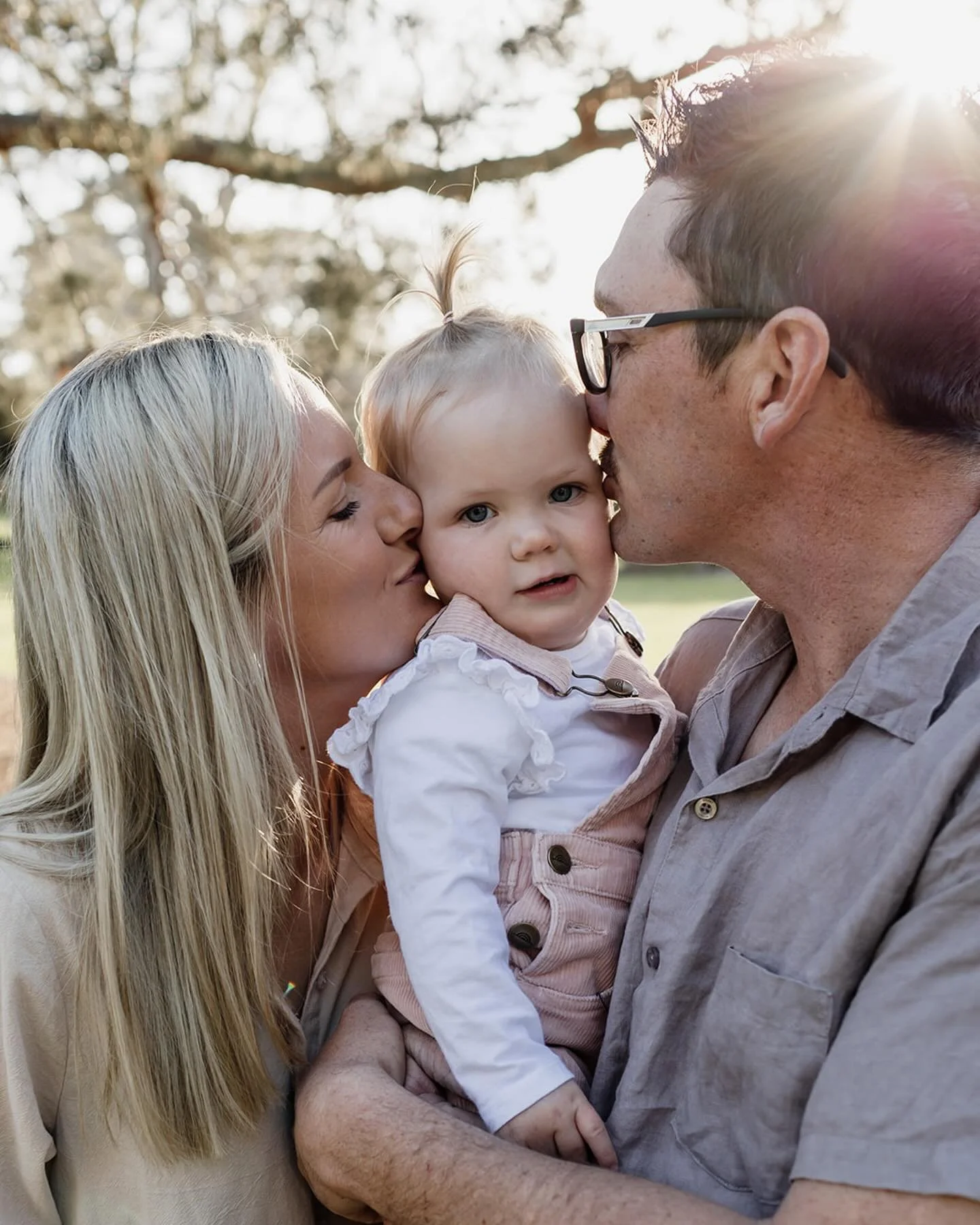 I&rsquo;ve been terrible at neglecting my socials but I absolutely had to log on to share this gorgeous Spring afternoon session with one of my fav returning families!
It&rsquo;s the most glorious time of year for sunset sessions!
