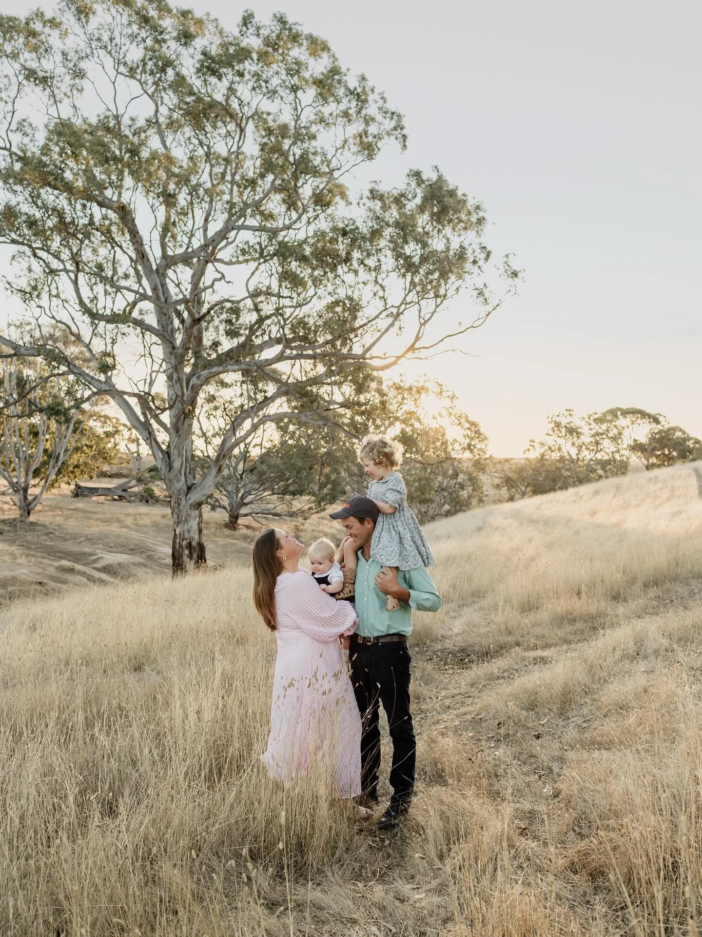 Getting to photograph my beautiful cousin, Jose and her family on their stunning property was just so special! @josephine.webb