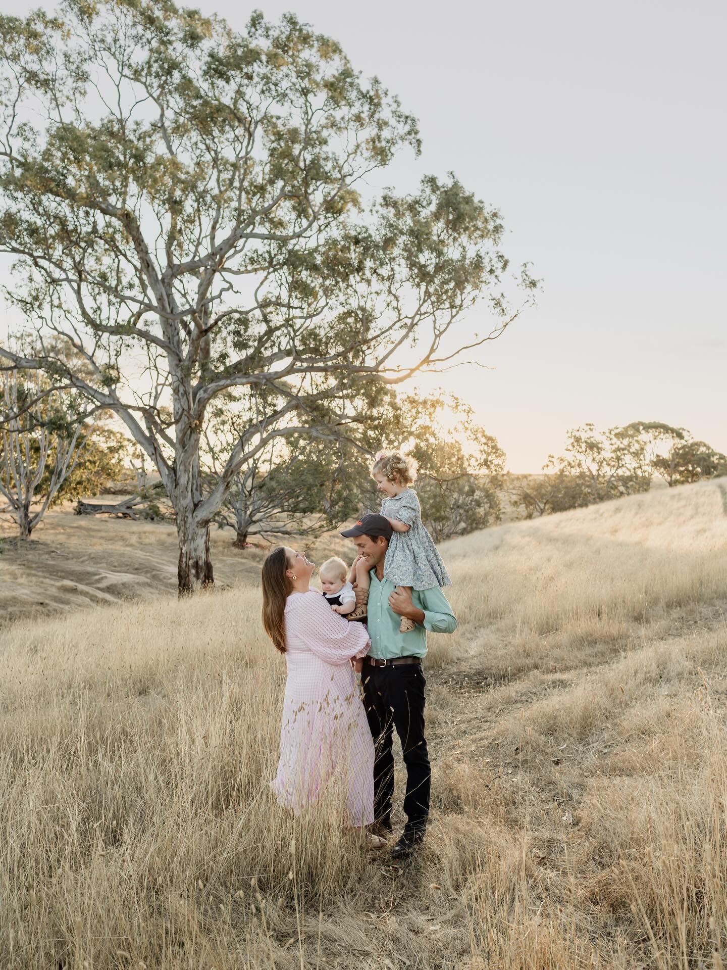 Getting to photograph my beautiful cousin, Jose and her family on their stunning property was just so special! @josephine.webb