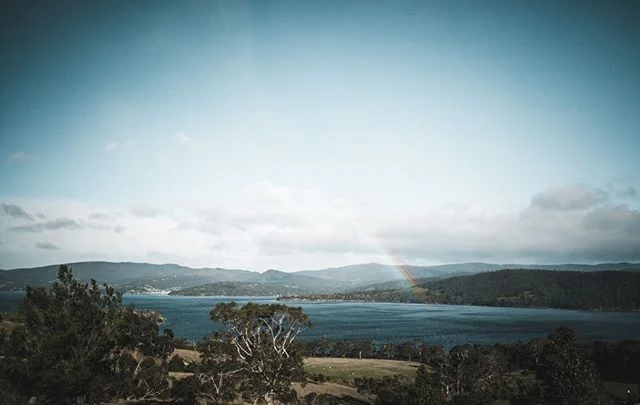 There's probably not a pot of gold, but there's definitely an awesome place to chill at the end of that rainbow 😉
.
.
#brunyislandtas #showusyourbruny #rainbow #potofgold #tasmania #landscapephotography