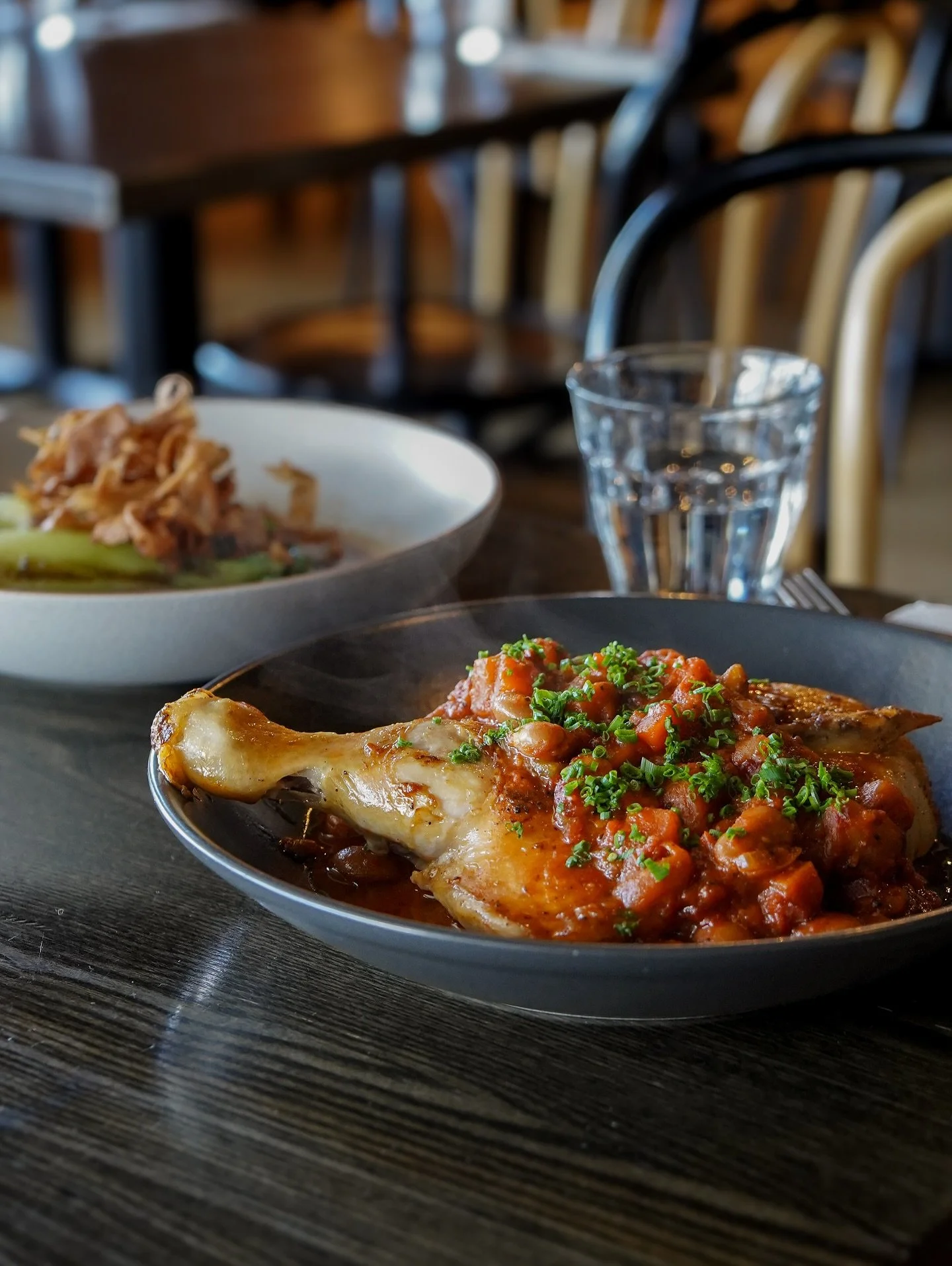 something to rival your love of the sticky chicken? 

chicken cacciatore,
half chicken, tomato, butter beans

slingin till late xo