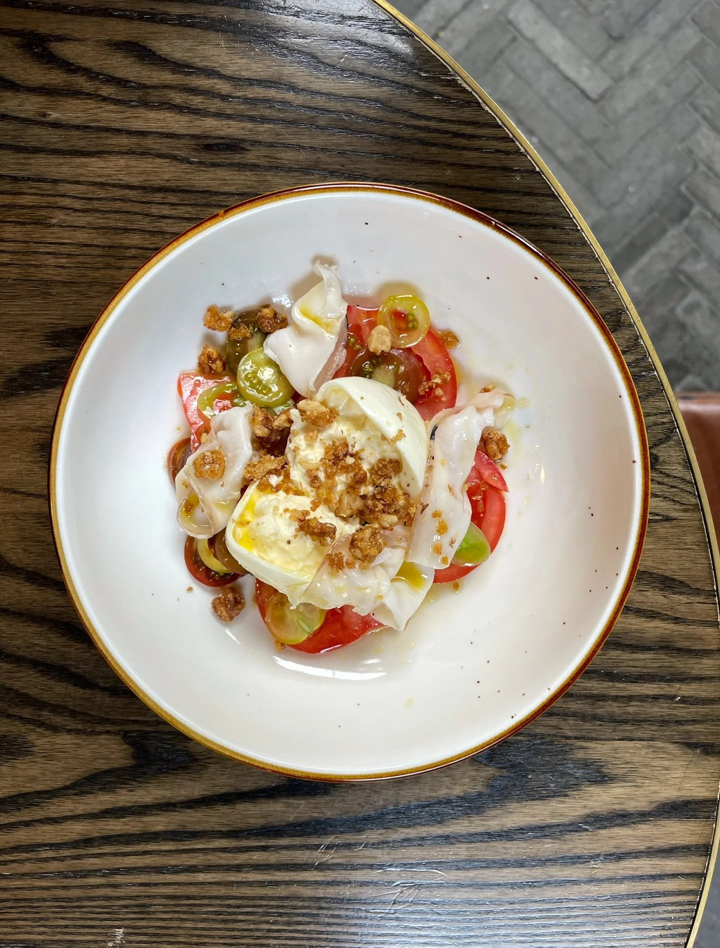 last chance to try your favourites
before we go on holiday 

burrata, 
seasonal tomatoes,
lardo, 
candied walnut 

slingin&rsquo; till late