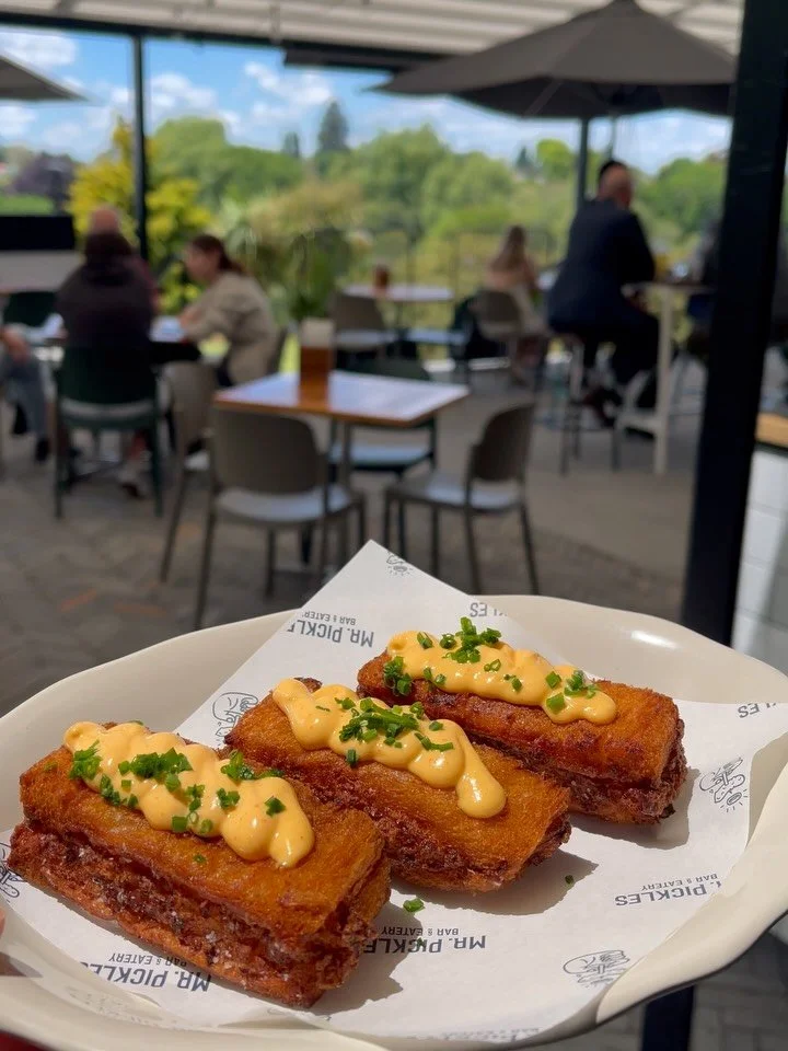 prawn toast,
sriracha mayo

a crowd favourite 
yum g!