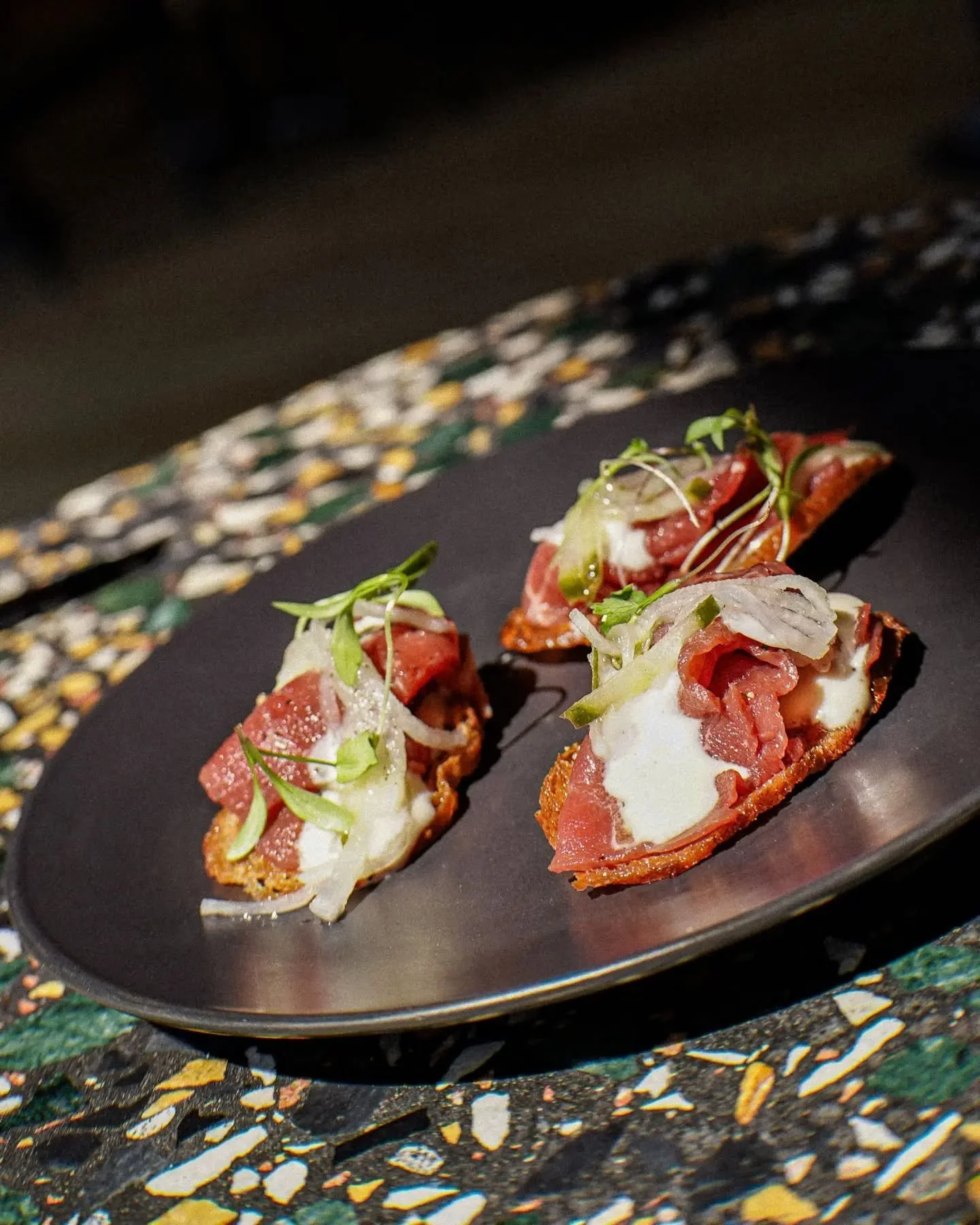 some new bites and smalls in case you missed it x
veal tataki
grilled octopus on romesco
washed down perfectly with a glass of chilled @amoisewines au frais
yum as
