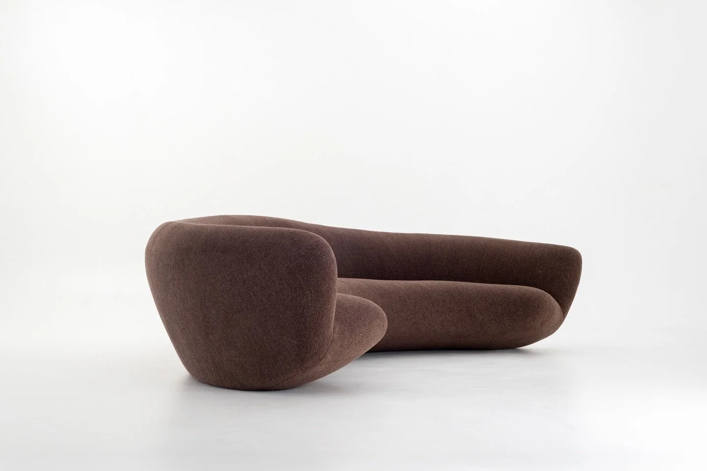 Ami begins with a gesture.

The semi-circular sculpted body is not merely aesthetic; it is behavioral. 

It gathers. 

Its curved form turns inward, subtly shaping a heart at its tips not as symbol, but as intention. The sculpted silhouette creates a