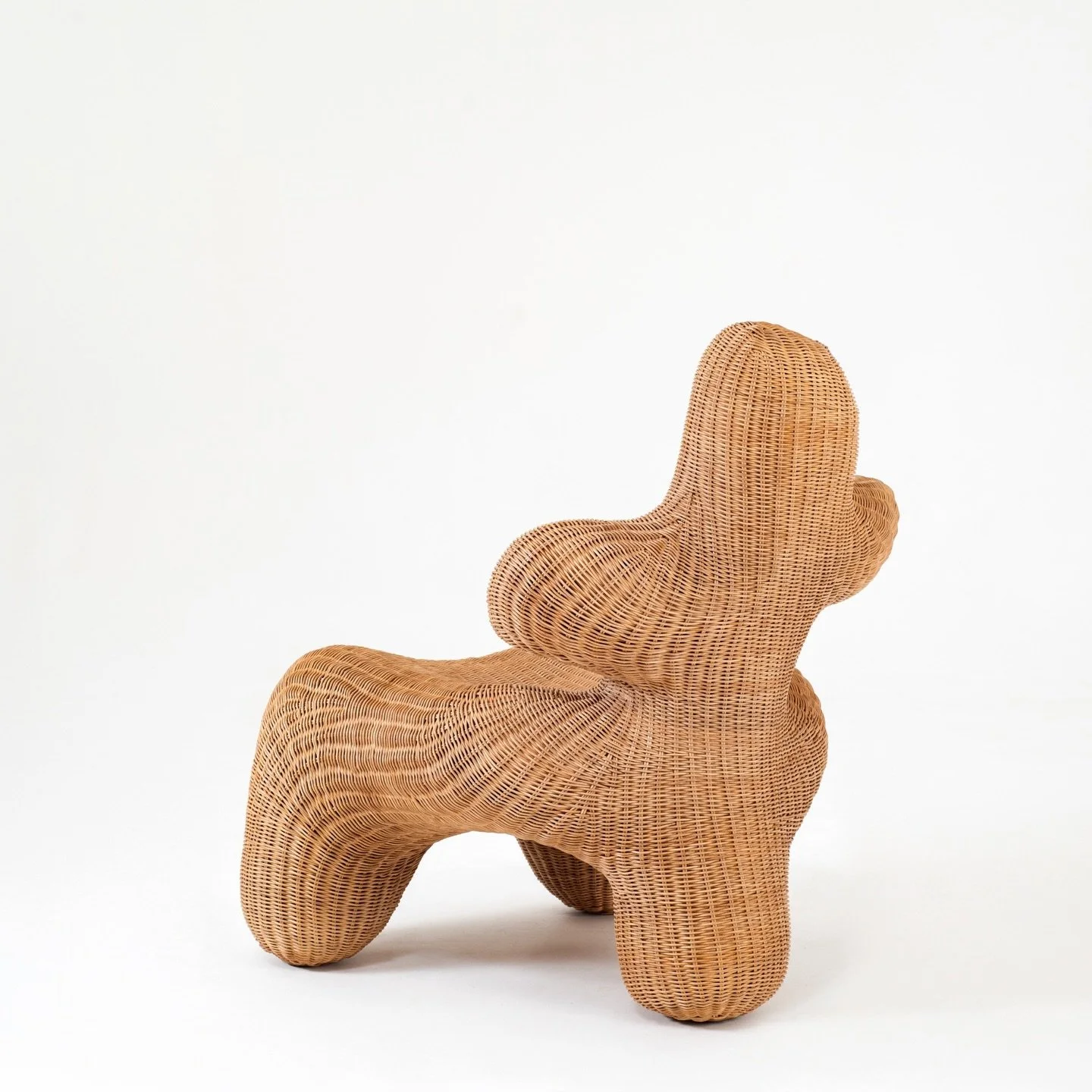 La Volupt&eacute; Chair
&bull;
Hand weaved rattan
L 75 x W 65 x H 40 / 85 cm

#linconnu #atelierlinconnu #handweaved #collectible #collectibledesign