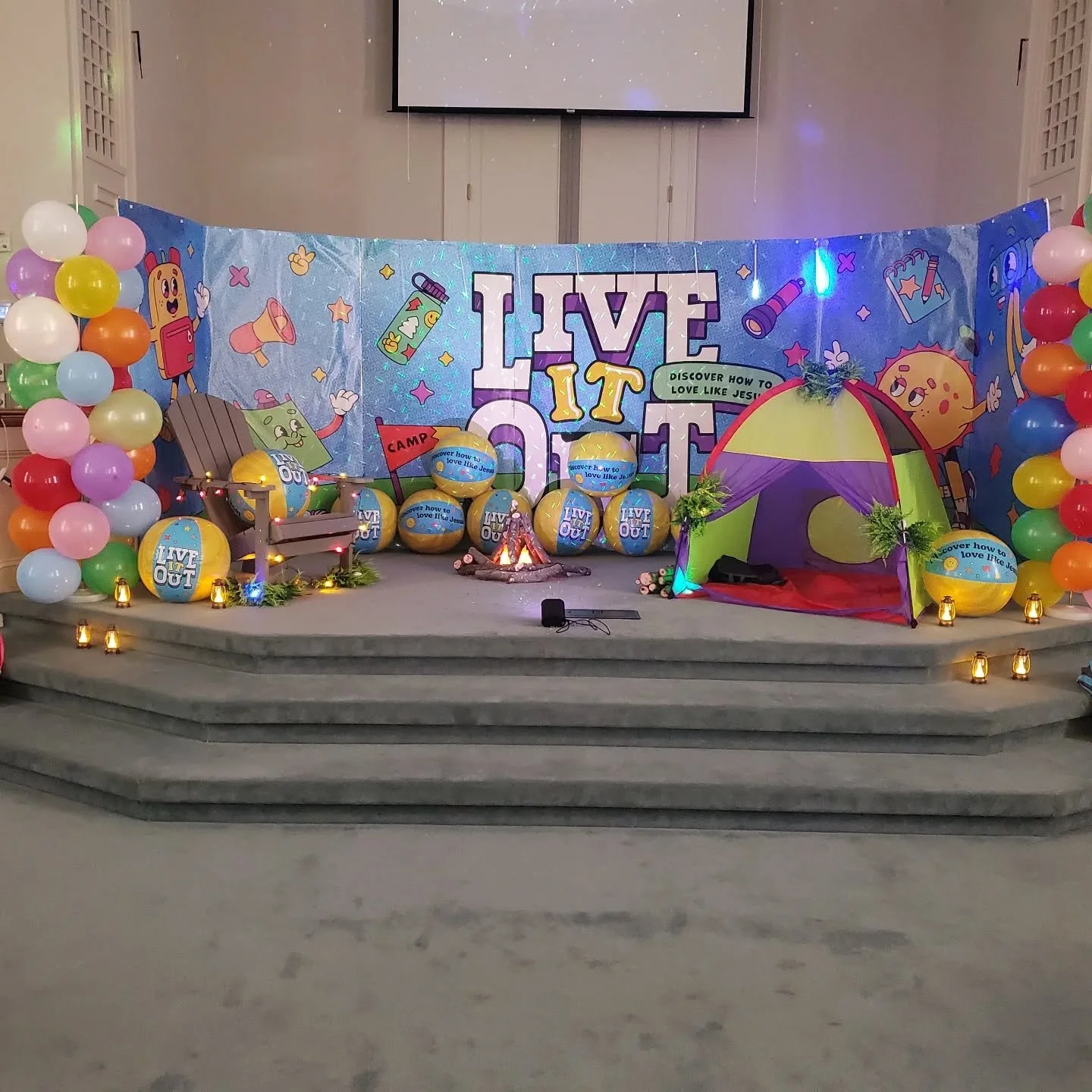 It's here! VBS 2025 starts TOMORROW with dinner at 5:45.  We're going to learn to love like Jesus and LIVE IT OUT! Go to www.myvbs.org/oakleysiler to register. 🥳