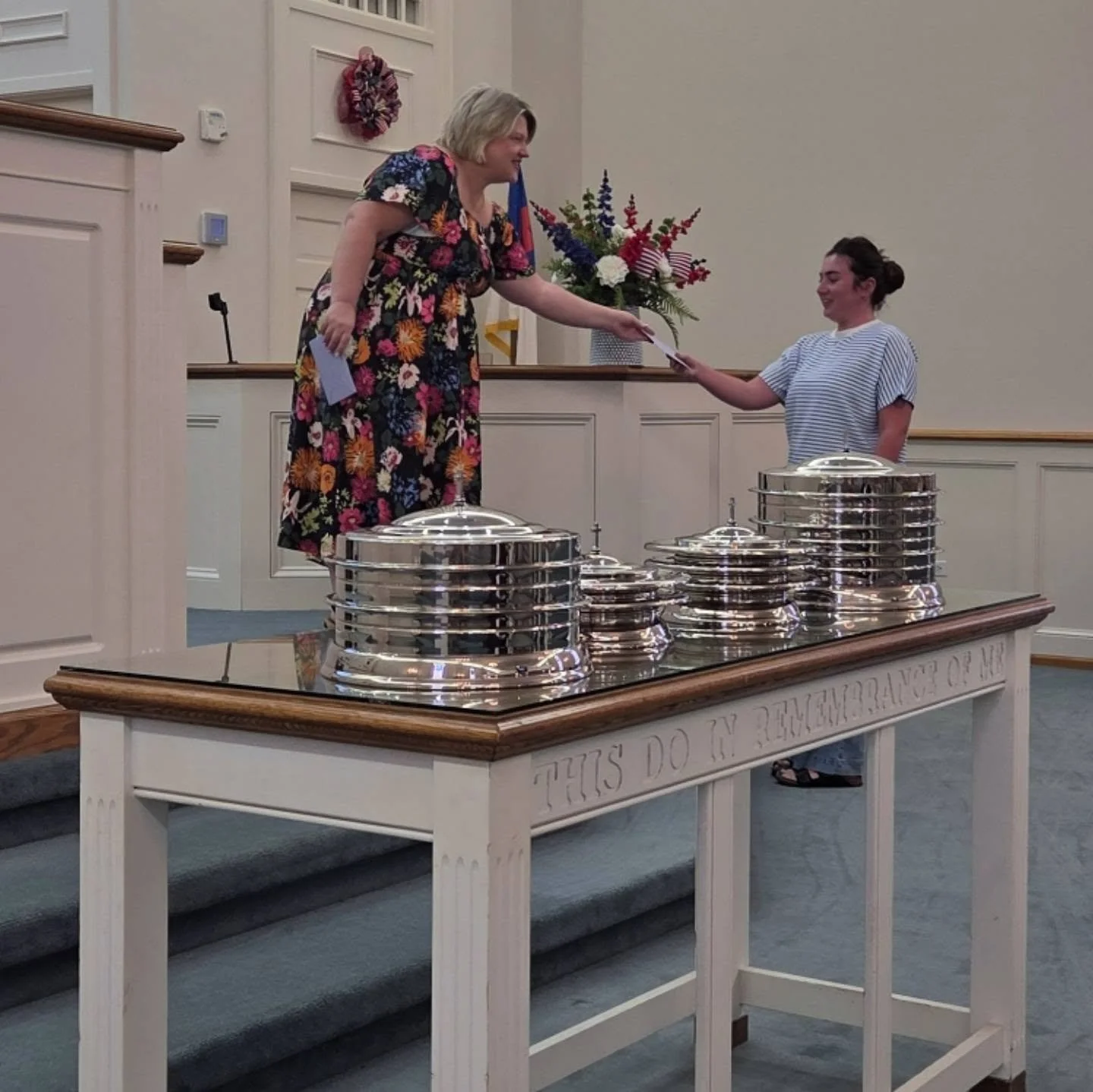 Lots of celebrating today! We honored our returning college students with a little something (😉) to help them get back in the swing of things AND we celebrated the Lord's Supper! ✝️