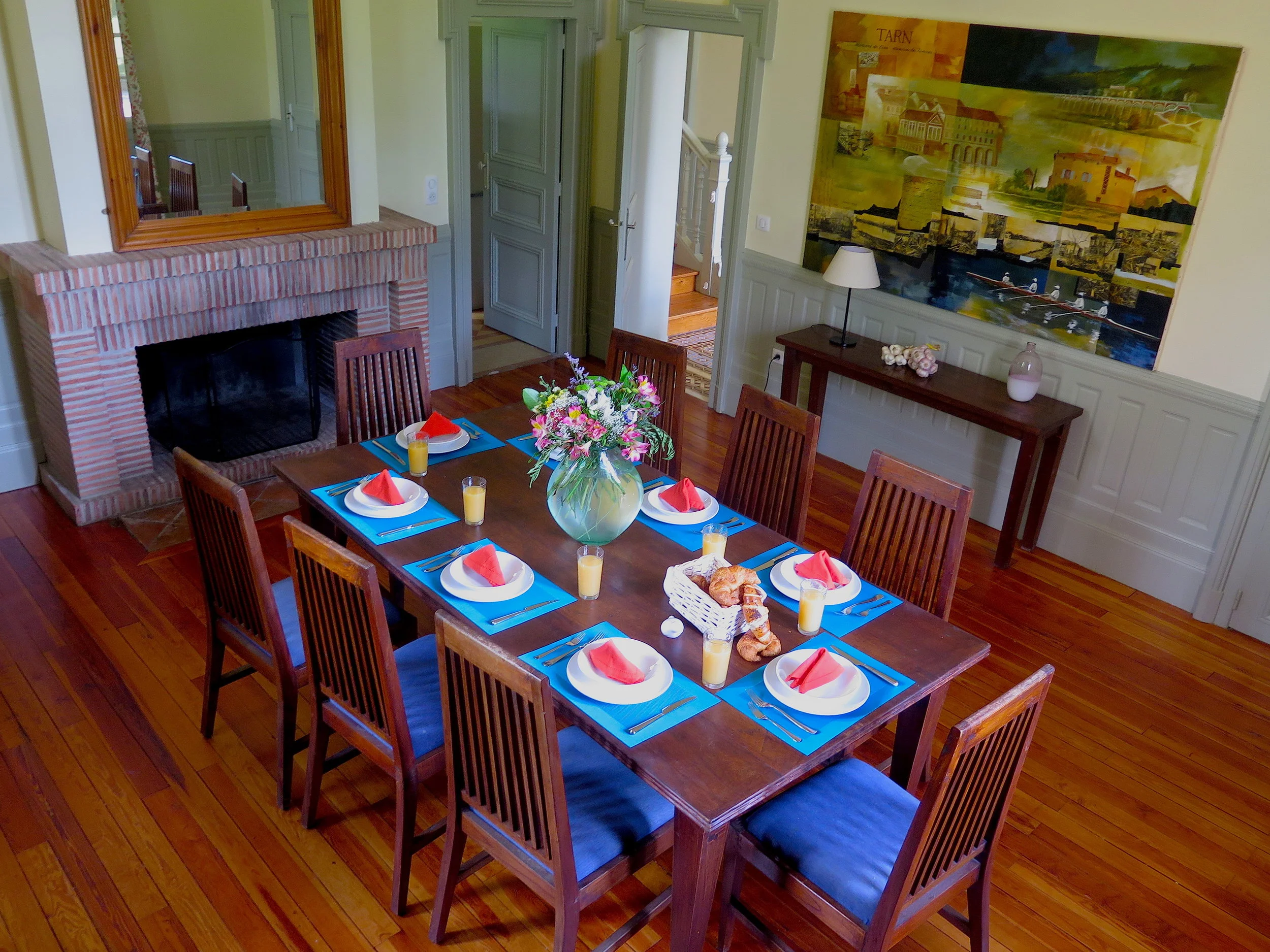 10. Looking from the otherside of the dinning room.JPG