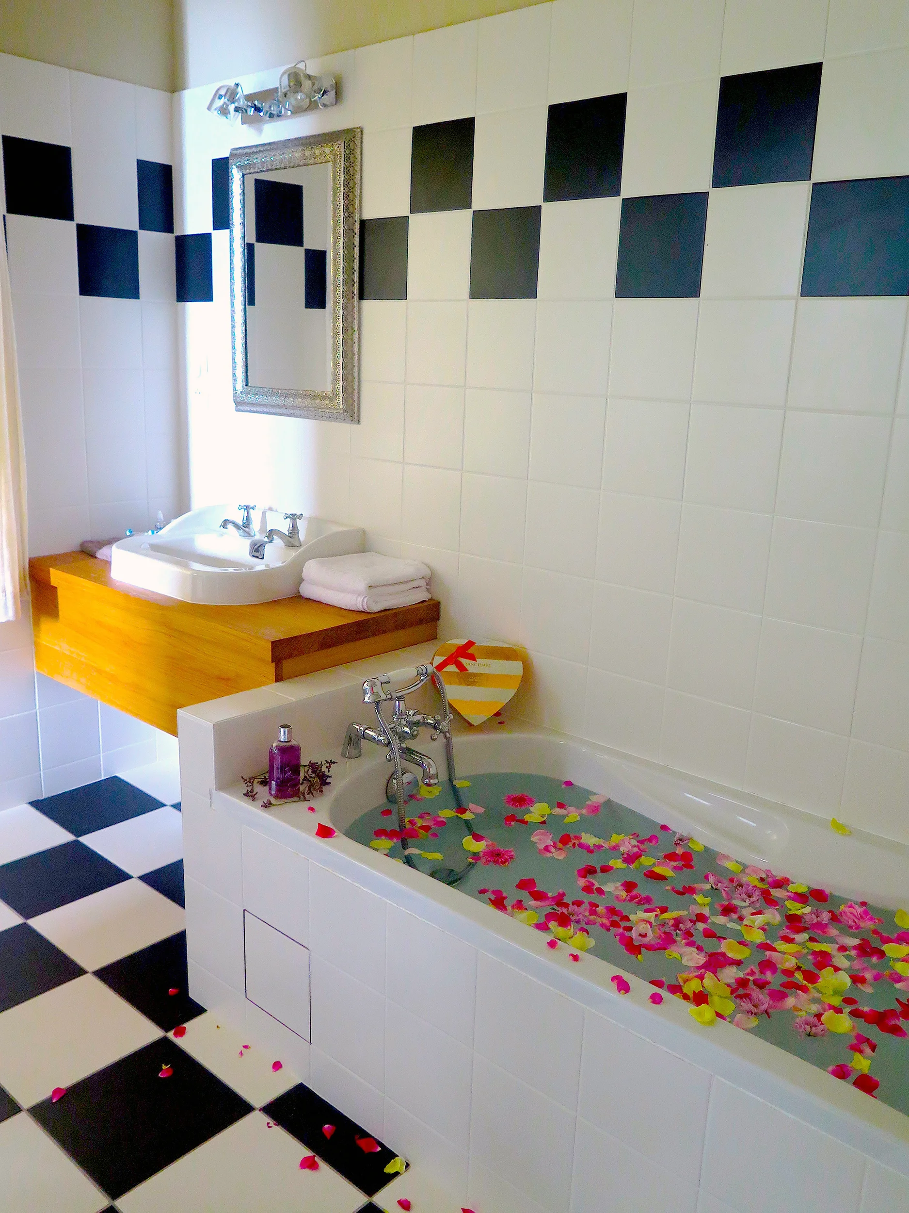 18. Ensuite Black and white bathroom with garden petals.JPG