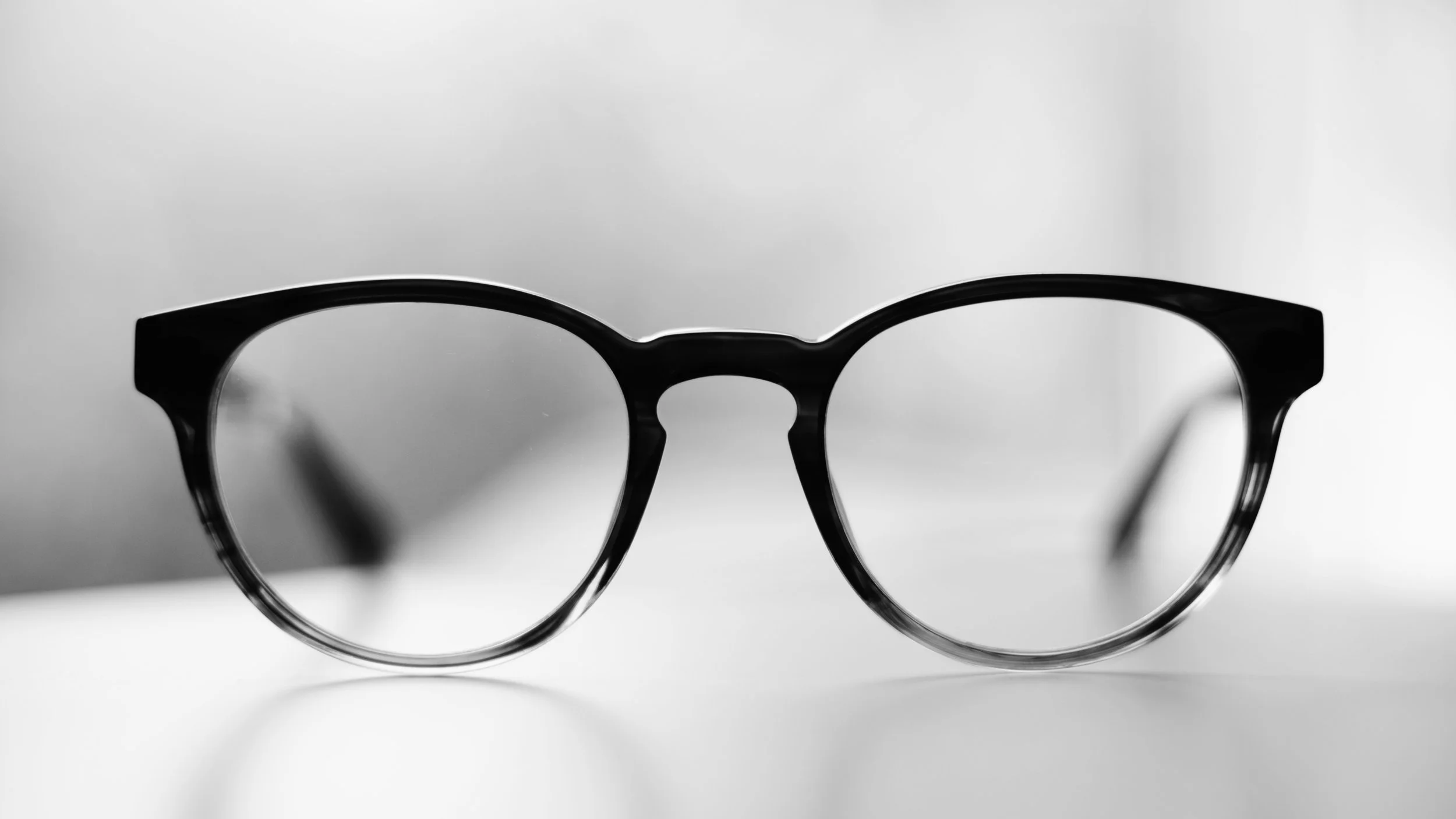 Bunte Farben, schicke Muster: Kunststoffbrillen von heute