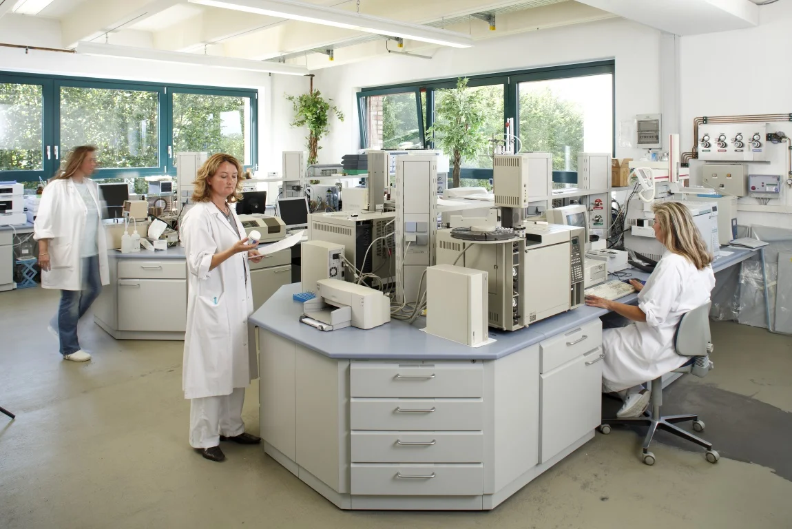 Zu Besuch in der Kontaktlinsen-Manufaktur - Teil 1