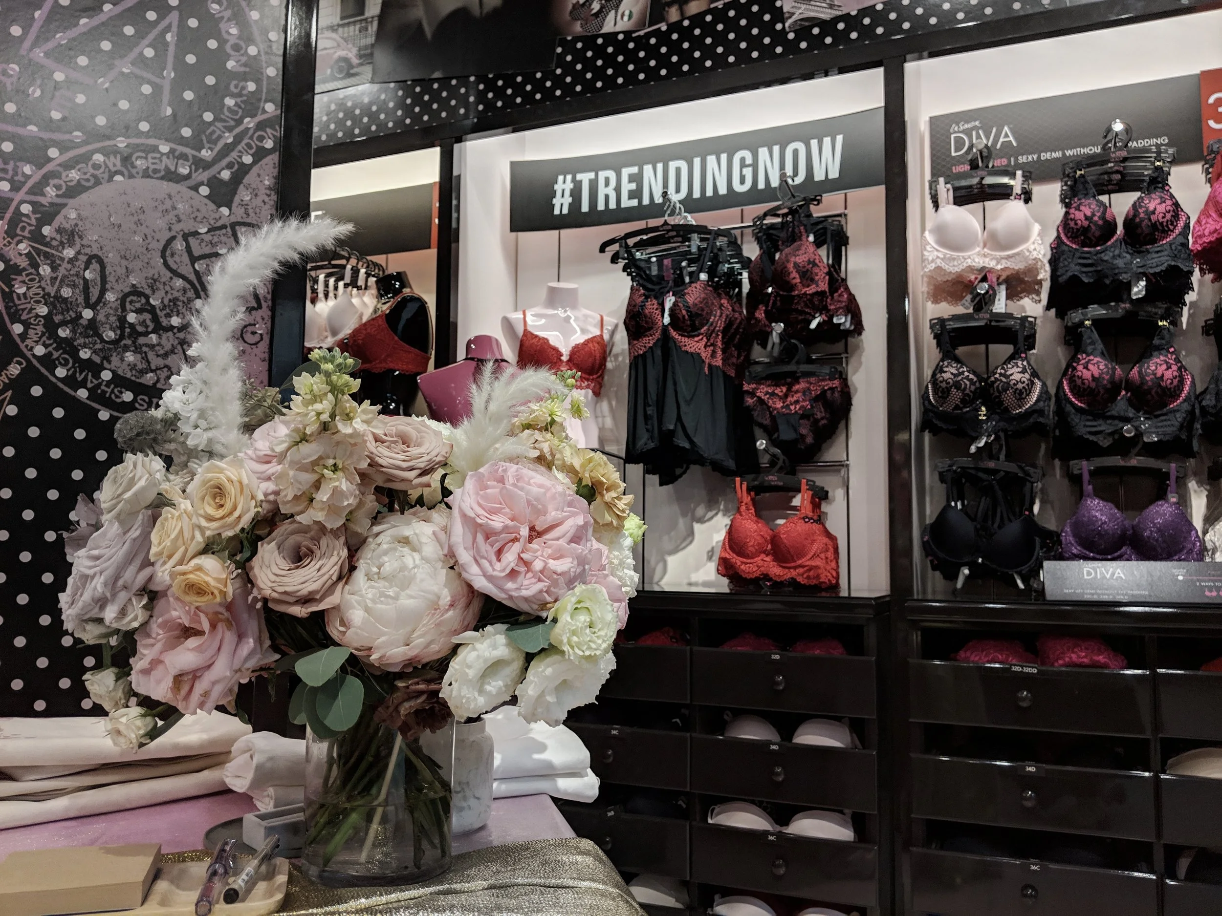 La Senza: In-store Calligraphy