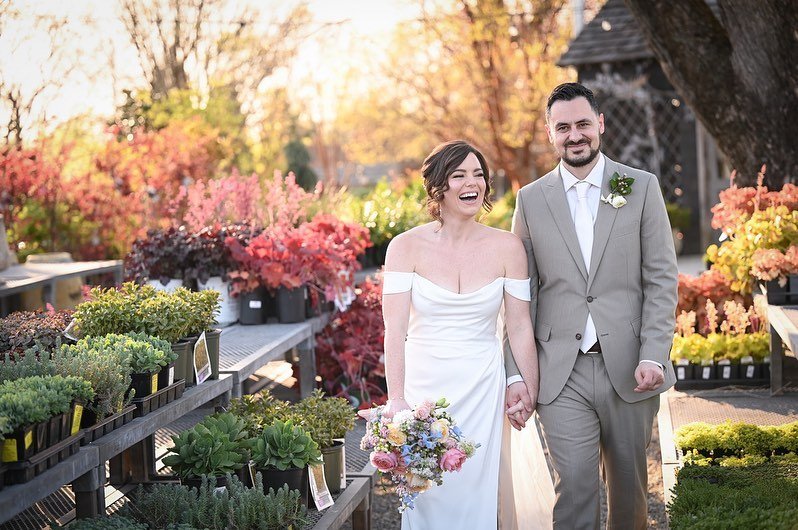 A sneak peek into @lexvanover and Patrick&rsquo;s April wedding at @terrain_styers inviting guests for a warm and joyful dinner. The perfect evening filled with laughter and a lot of love.
 
This wedding is now featured on the blog (see link in profi