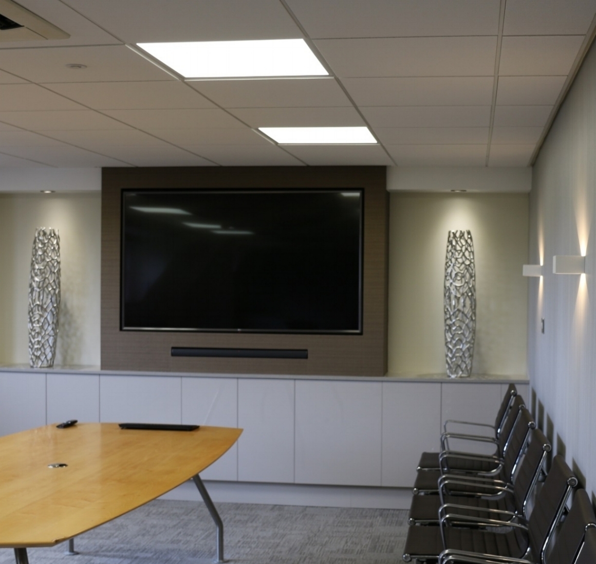 SAVILLS_Boardroom-1small.jpg