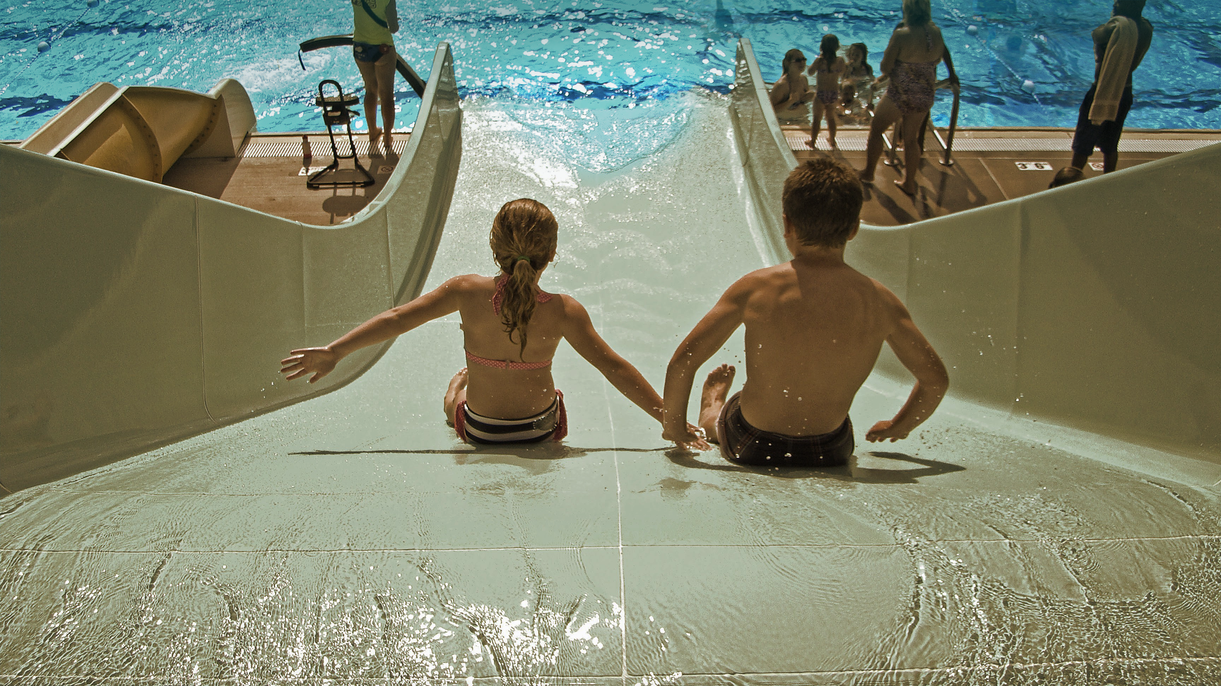 Creston_FamilySlide_SepiaFade_HomeBackgroundBlue.png