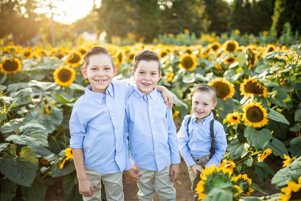 V Family | Lee Farms Sunflower Festival | Portland, Oregon Family  Photographer