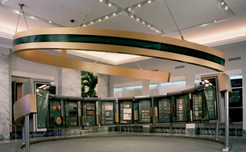 Monetary Museum Federal Reserve Bank 1000 Peachtree Street at Tenth, Atlanta 30309 The museum tells the story of money from Yap stones to the electronic transfer of funds. Other highlights include rare $100,000 gold certificates and coins from ancient Greece. Interactive computer screens show how money works and the role of the Federal Reserve Bank. Also view the bank's vault and cash processing facilities and check processing facilities. There is VERY strict security here. Hours: Monday - Friday 11:30 am - 4:00 pm (not available between 1:00 - 1:30 pm) Closed 2nd Thursday of every month Self-guided tours ONLY! Maximum of 10 - no exceptions DO NOT CALL THE MUSEUM TO CANCEL ALL CANCELLATIONS TO VSA arts of GA