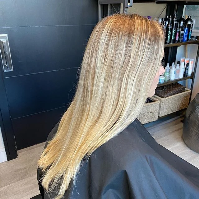 I turned my beautiful blonde into a stunning strawberry 🍓 I might be obsessed with it!#houseofhairwc#redkenshadeseq