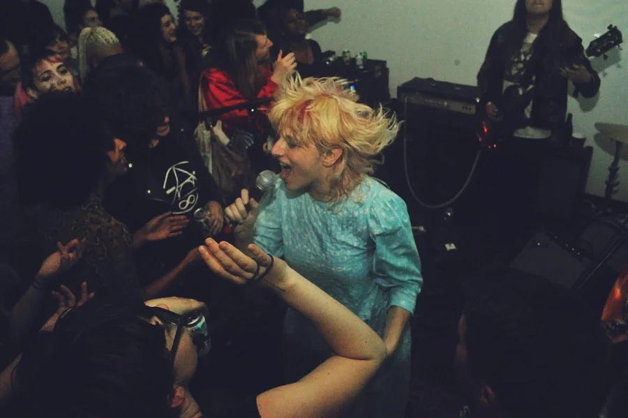 Premiere | Everyone is Dirty, "Banana Split"