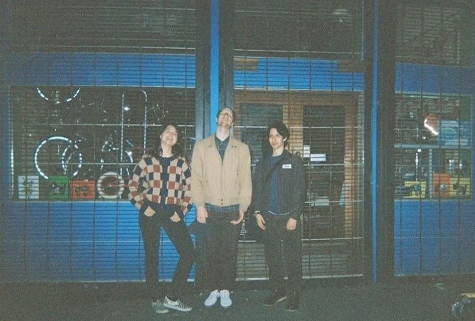 PREMIERE | Fitting, 'Minutes'