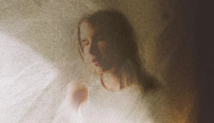 PREMIERE Liza Lo, "He Is, I Am"