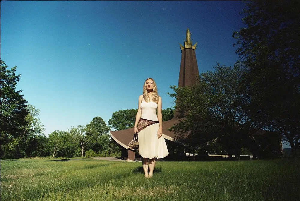 PREMIERE Jessica Hottman, "Poisonous"