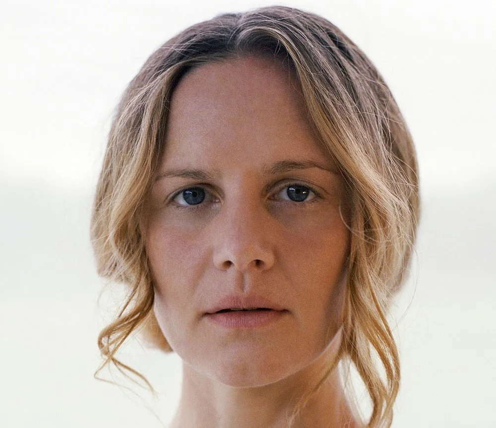 PREMIERE Elly Kace, "Dust"