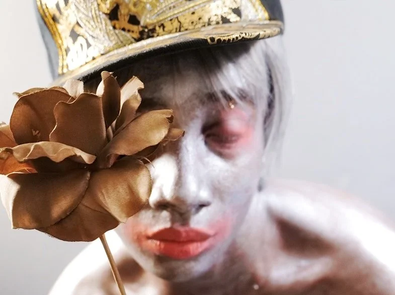 The universal operatic aura of AroMa