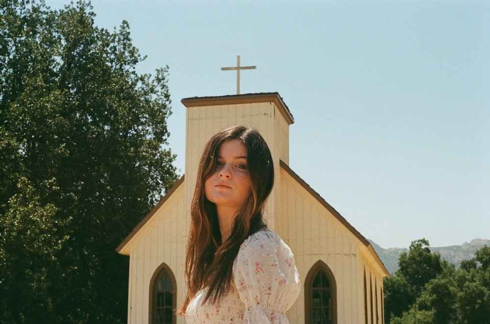 PREMIERE Queen Anne, "Baby Girl (Likes to Lie)"
