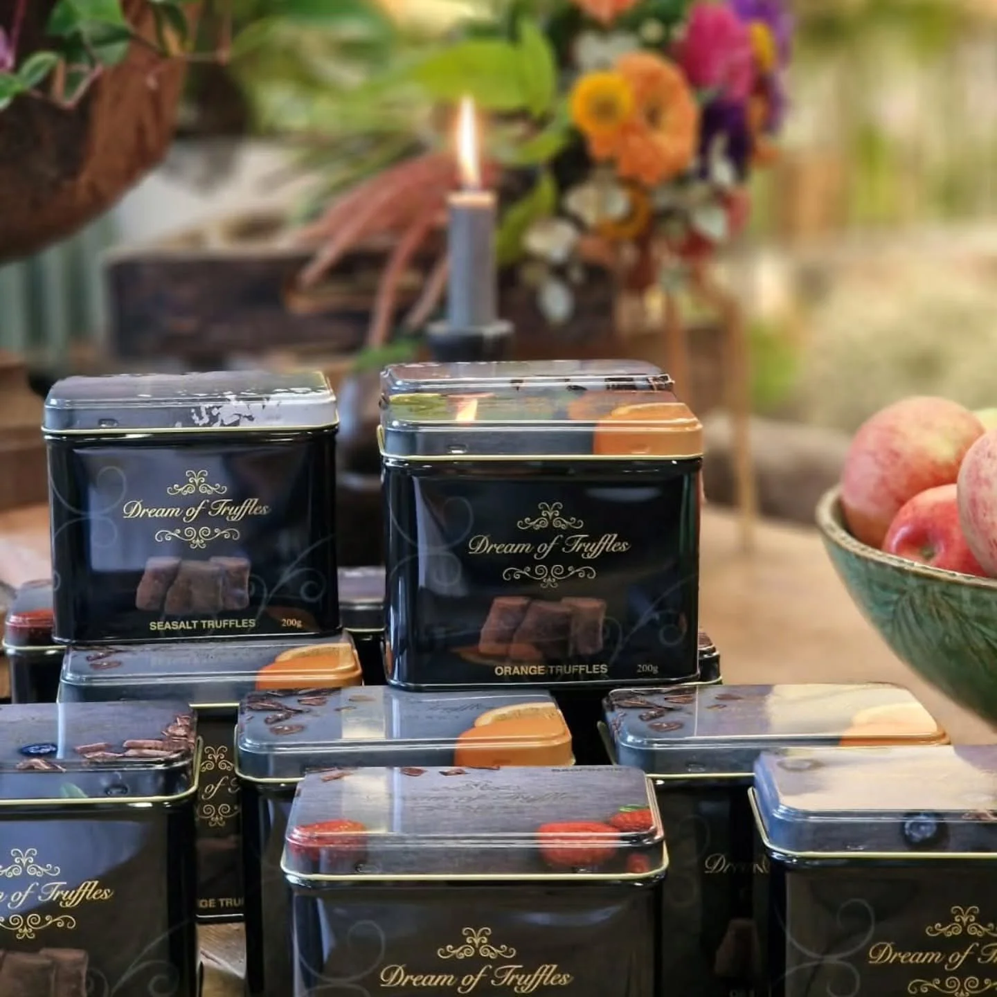 Suklaatryffelit ovat perinteinen ja suosittu osa joulua! 🎅
Dream of Truffles -suklaatryffelit valmistetaan perinteisill&auml; resepteill&auml;. Tryffelit ovat t&auml;ytel&auml;isi&auml;, gluteenittomia ja ne suorastaan sulavat suussa!

Myym&auml;l&a