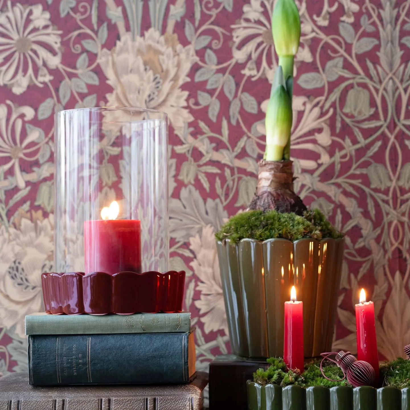 Joulu kutsuu hidastamaan, sytytt&auml;m&auml;&auml;n kynttil&auml;n ja nauttimaan hetkest&auml;. 🎄
Kiitos luottamuksesta ja yhteisest&auml; vuodesta. Toivotamme rauhallista, kaunista ja hygge&auml; joulua! 🤍

#hyggeandmoreofficial #wikholmform #mun