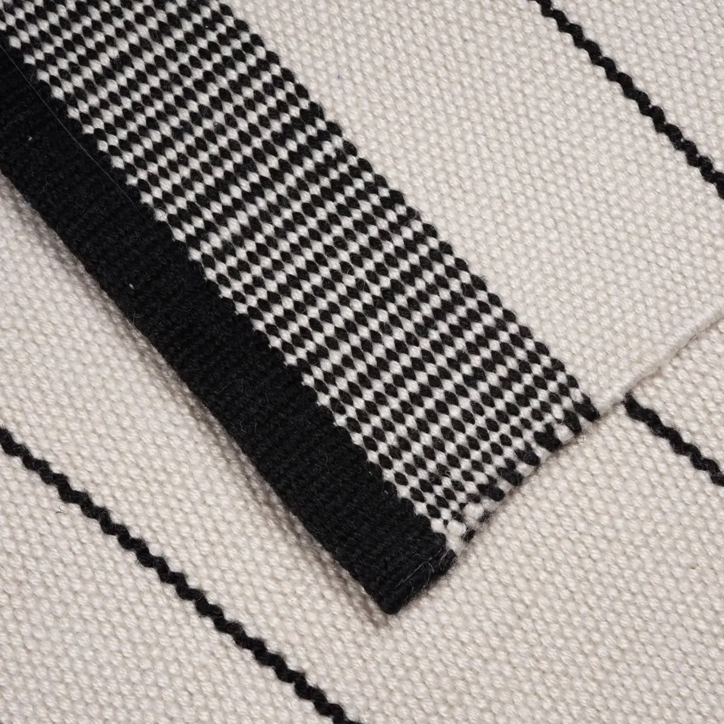 Myym&auml;l&ouml;iss&auml;mme on alkanut talviale! ❄️
Sesongin viimeisi&auml; kappaleita ja poistotuotteita nyt l&ouml;yt&ouml;hinnoin jopa -50% normaalihinnoista!

Uudenvuodenaattona myym&auml;l&auml;t ovat avoinna klo 11-16, tervetuloa!

#hyggeandm