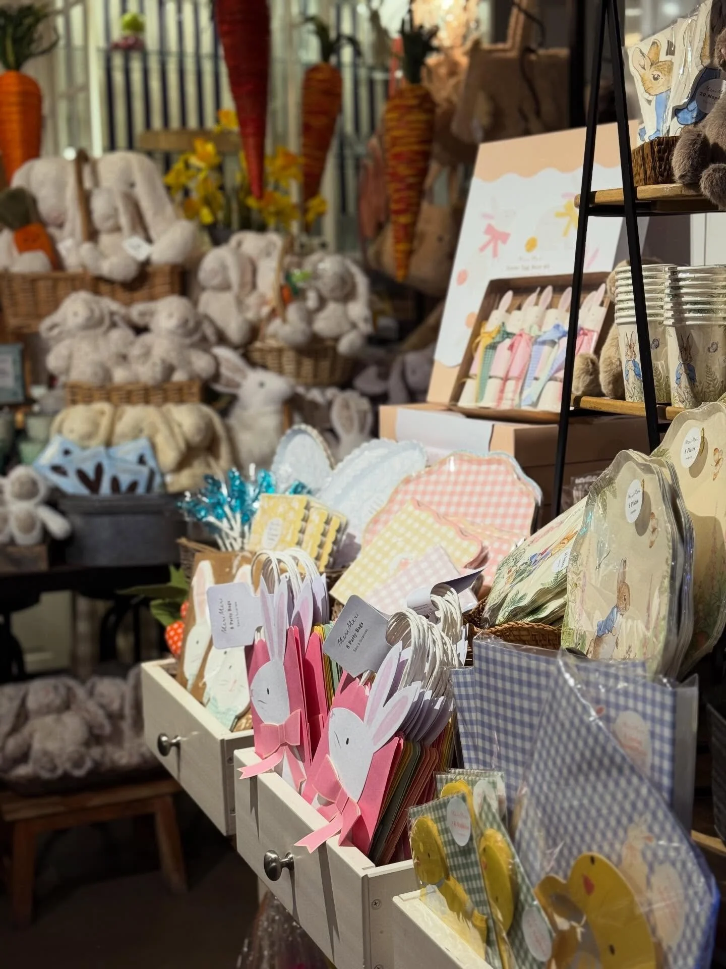 Springtime joy, wrapped up in a basket 🌸🐇 Discover our curated collection of Easter treats, plush friends, and charming surprises, ready to mix, match, and gift.