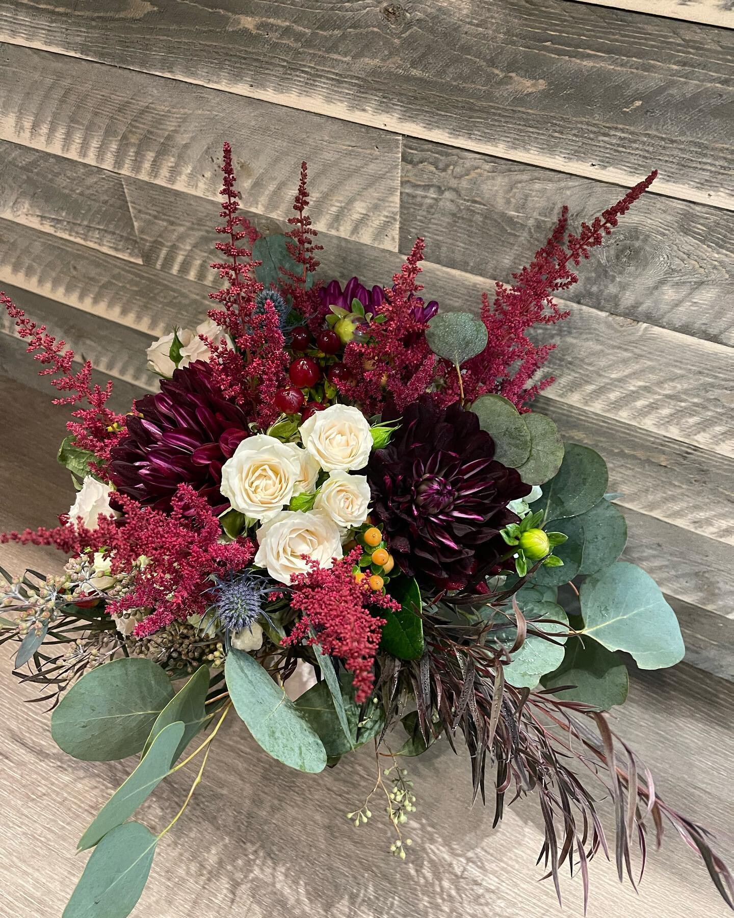Congratulations Elyse and Kyle. Rutgers Gardens 9/19/22#robertsfloralsnj #rutgersgardens #plumes #euclyptusgarland #beautifulday