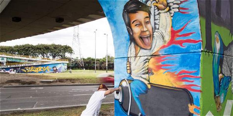Five years after Diego’s death, 130 graffiti artists spent a weekend painting the walls under a bridge in Bogota in his honor. Photo: Diego Santacruz / EL TIEMPO
