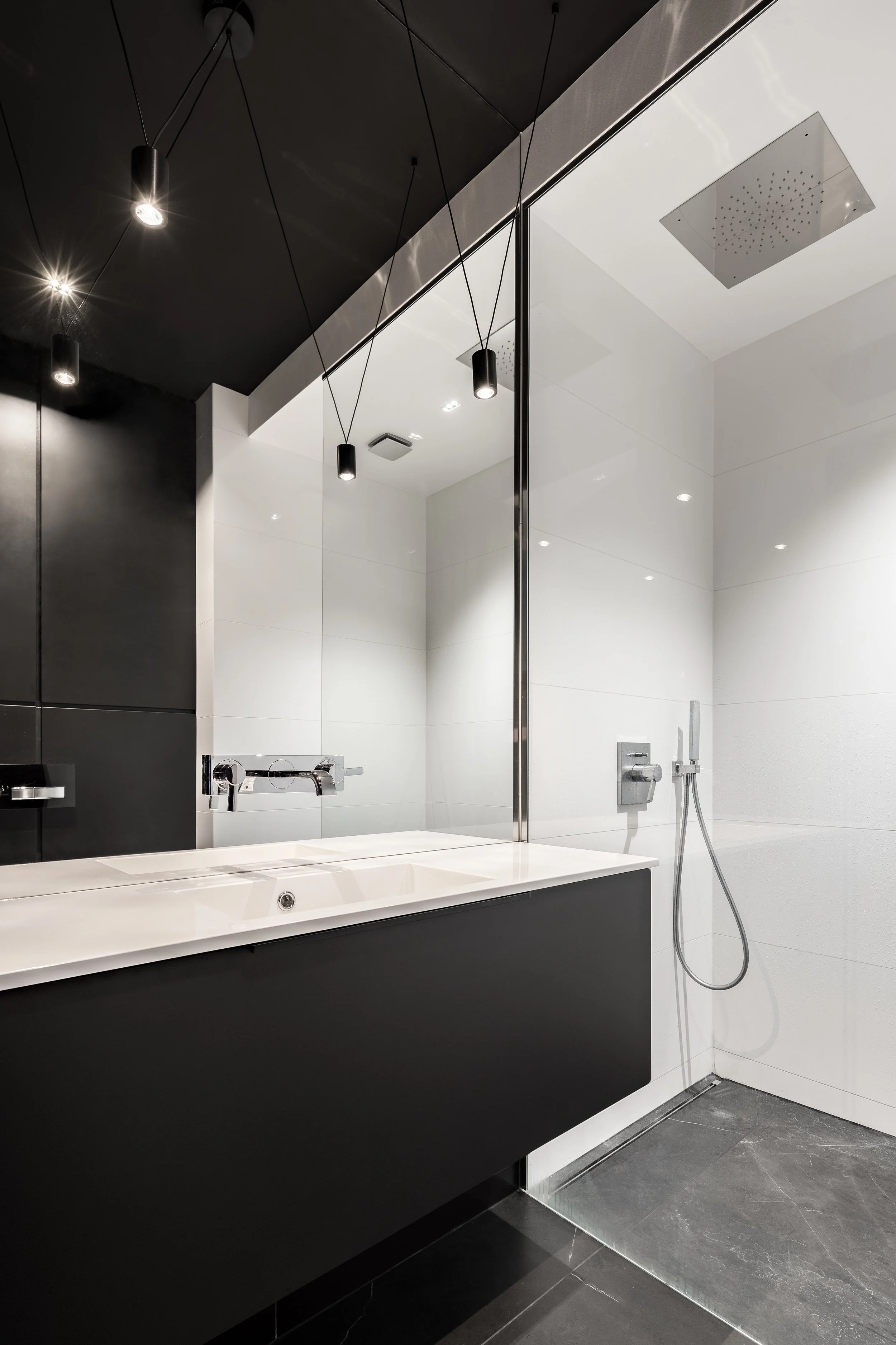 minimal apartment bathroom.jpg